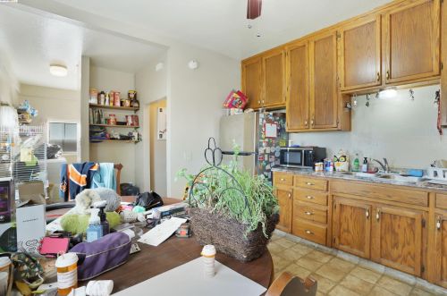 240 Almond Ave, Manteca, CA 95337-4443