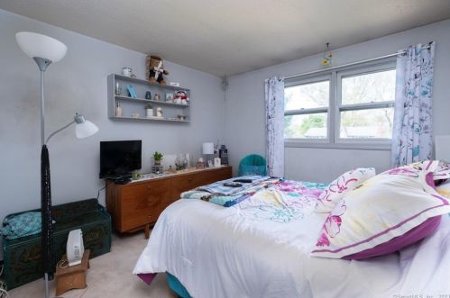 38 Pieper Dr, Wallingford CT  06492-2016 exterior