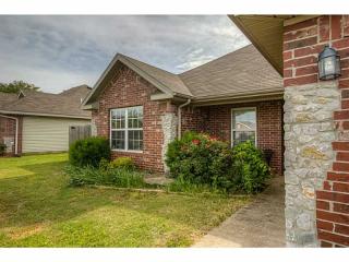 703 Sandrock Rd, Bentonville, AR 72712-8228