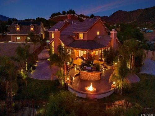34715 Sweetwater Dr, Santa Clarita, CA 91390-5438