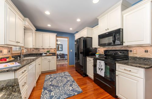 4144 Menomonee Riv Pkwy, Milwaukee WI 53222-1135 exterior