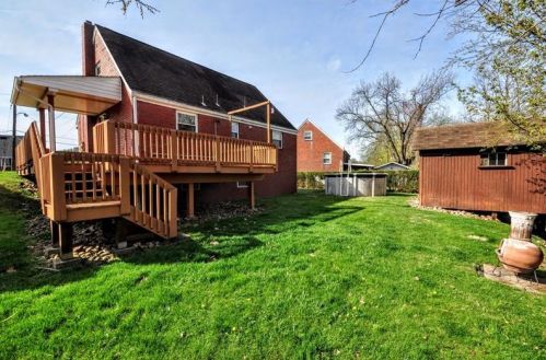 302 Sceneridge Rd, Mckeesport PA  15133-2222 exterior