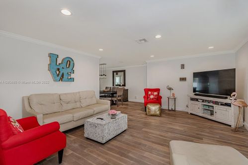 1015 13th Ave, Hollywood, FL 33019-3132