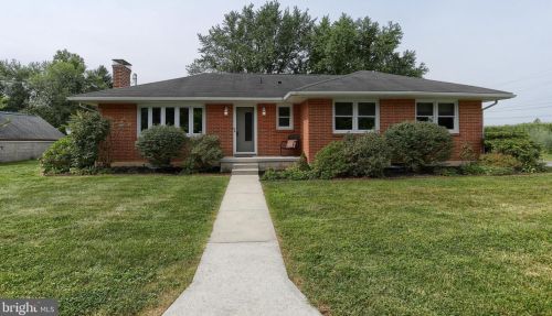 2088 Locust Ln, Hummelstown, PA 17036-8715