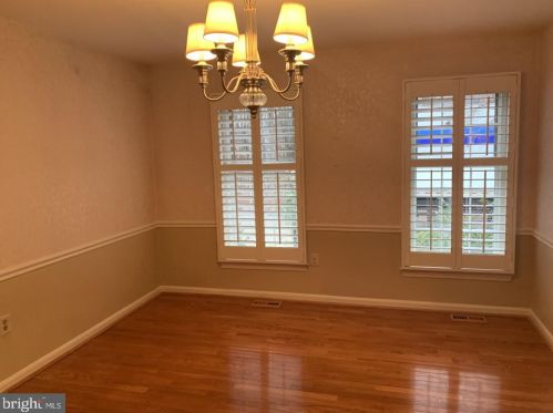7618 Gralnick Pl, Springfield, VA 22153-3905