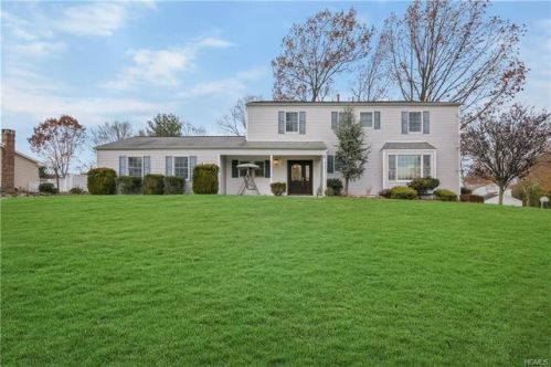 2 Sagamore Ave, Airmont, NY 10901-7412