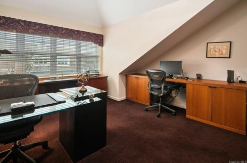 9 High Ridge Rd, Crotonville NY  10562-1969 exterior