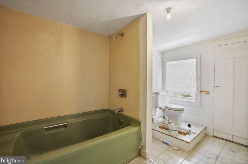 33456 Old Valley Pike, Strasburg VA  22657-3702 exterior