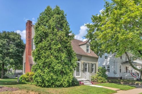 115 Division St, Zelienople, PA 16063-1207