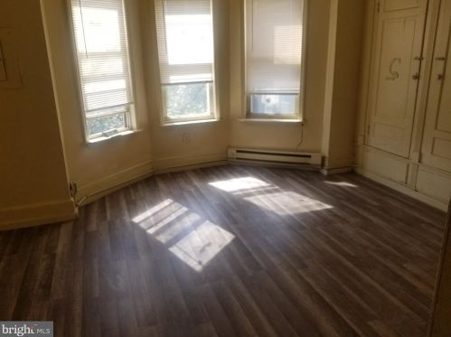 813 State St, Camden, NJ 08102-1710