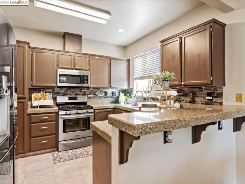 736 Clifton Way, Vacaville CA  95688-8547 exterior