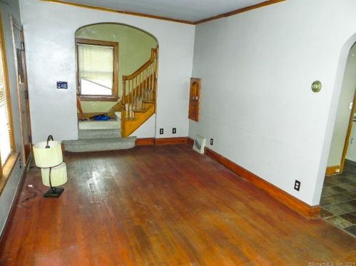 8 Lockwood Ln, Norwalk CT  06851-5818 exterior