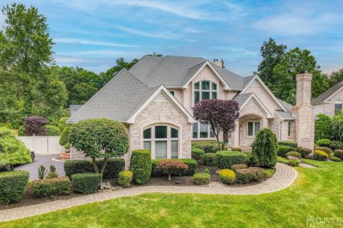 6 Darren Ct, East Brunswick, NJ 08816-5154