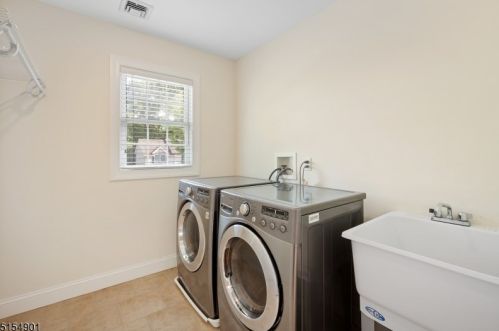 23 Alan Dr, Parsippany NJ  07054-4101 exterior