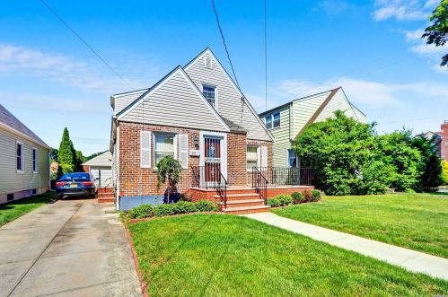 615 Terrace Blvd, New Hyde Park, NY 11040-4344