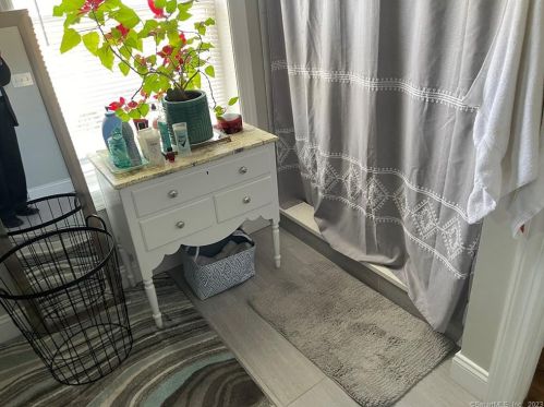 269 Valley Ave, Bridgeport CT  06606-3756 exterior