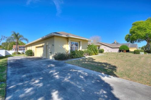 648 Hunters Run Blvd, Lakeland, FL 33809-8327