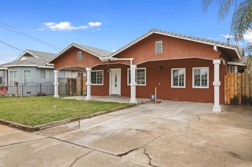 2649 Ward Ave, Riverbank, CA 95367-2718