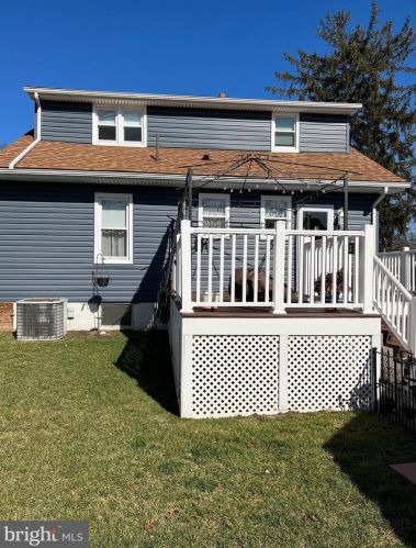 105 Chestnut St, West Deptford, NJ 08096-3426