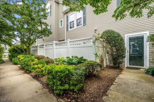 12 Witherspoon Ct, Morristown NJ  07960-2730 exterior