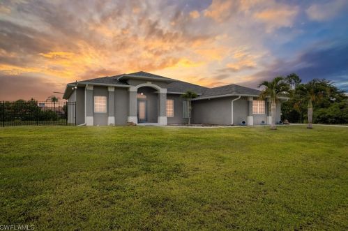 546 Empire Ave, Lehigh Acres, FL 33974-9518