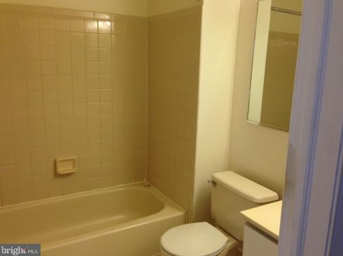 307 Arch St, Philadelphia, PA 19106-1825
