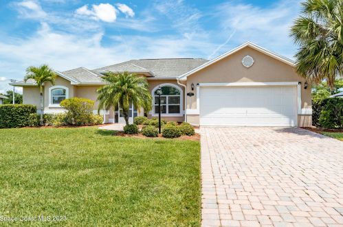 5745 Riverboat Cir, Vero Beach, FL 32968-7524