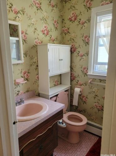 1016 2nd St, New Hyde Park NY  11040-2837 exterior