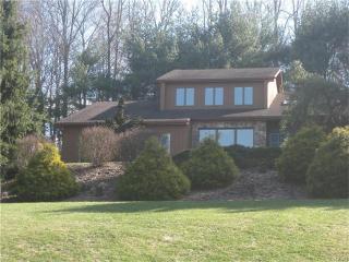 4560 Rose Dr, Emmaus, PA 18049-5325