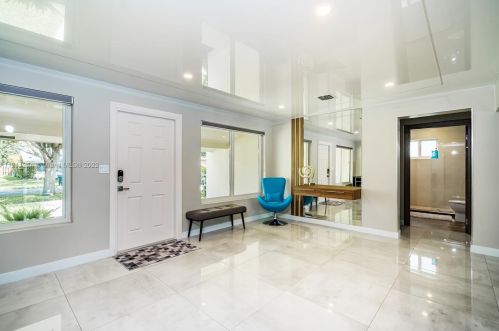 235 6th St, Dania Beach FL  33004-4147 exterior