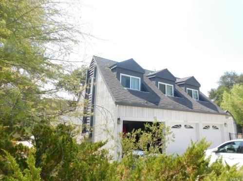 8200 Woody Point Ln, Lake Nacimiento, CA 93426-9409