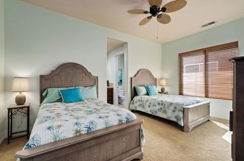 56430 Muirfield Vlg, La Quinta CA  92253-7648 exterior