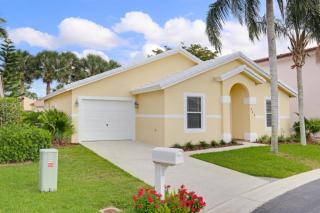265 Caribe Ct, West Palm Beach, FL 33413-2151