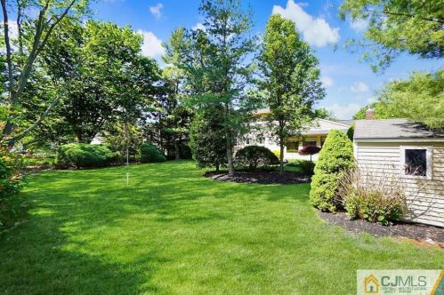 18 Hamilton Dr, East Brunswick NJ  08816-2709 exterior