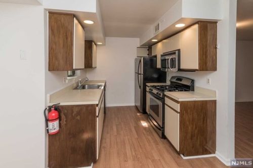 3710 Mark Twain Way, Mahwah NJ  07430-3477 exterior