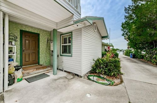 4832 Sunset Blvd, Port Richey FL  34668-6443 exterior