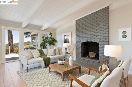 6361 Ascot Dr, Oakland CA 94611-1710 exterior