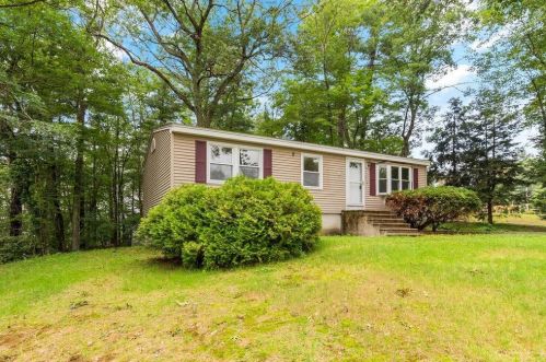 1 Nolet Ave, Salem NH  03079-1756 exterior