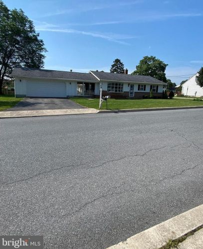 200 Nichols St, Dauberville, PA 19533-9525
