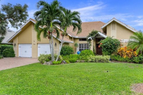 713 Turkey Oak Ln, Naples, FL 34108-8551