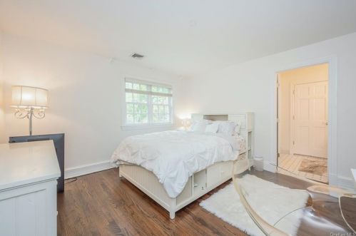 94 Haights Cross Rd, Chappaqua NY  10514-2911 exterior