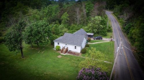 1428 Hooker Rd, Karns City PA  16041-1514 exterior