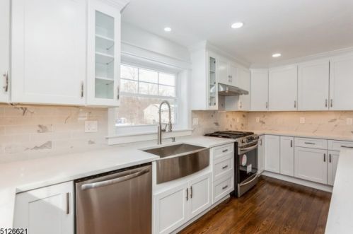 38 La Secla Pl, Berkeley Heights NJ  07922-1234 exterior
