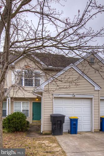 28 Periwinkle Ct, Dover DE  19904-7759 exterior