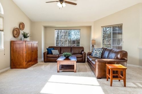 381 Brookside Dr, Chico, CA 95928-3937
