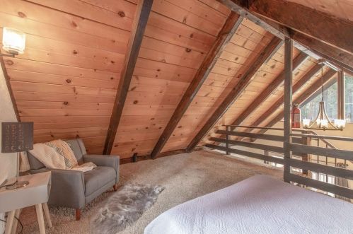 818 Rainbow Blvd, Big Bear City CA  92314-9654 exterior