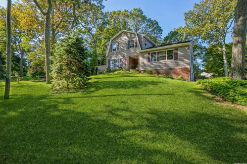 10 Woodfield Ave, Northport, NY 11768-2439