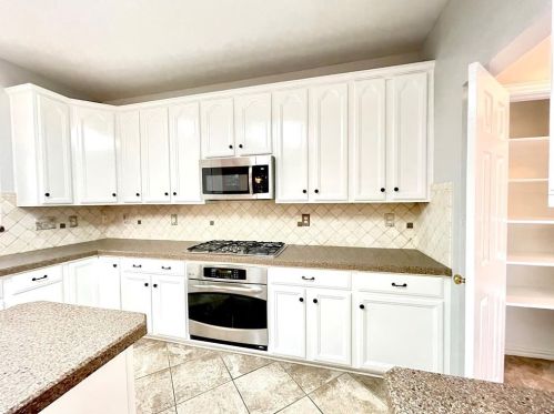 1005 Tanglewood Ln, Lewisville TX  75028-8234 exterior