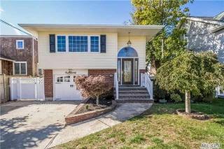 120 Araca Rd, Babylon, NY 11702-4425