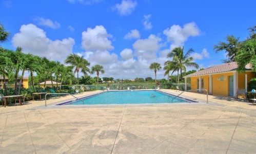 919 Meadows Cir, Boynton Beach FL  33436-8929 exterior